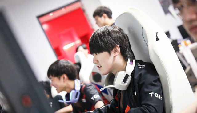 以悼念突然 以悼念突然